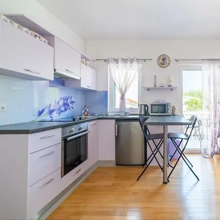 Cro Behar 2 Apartment *